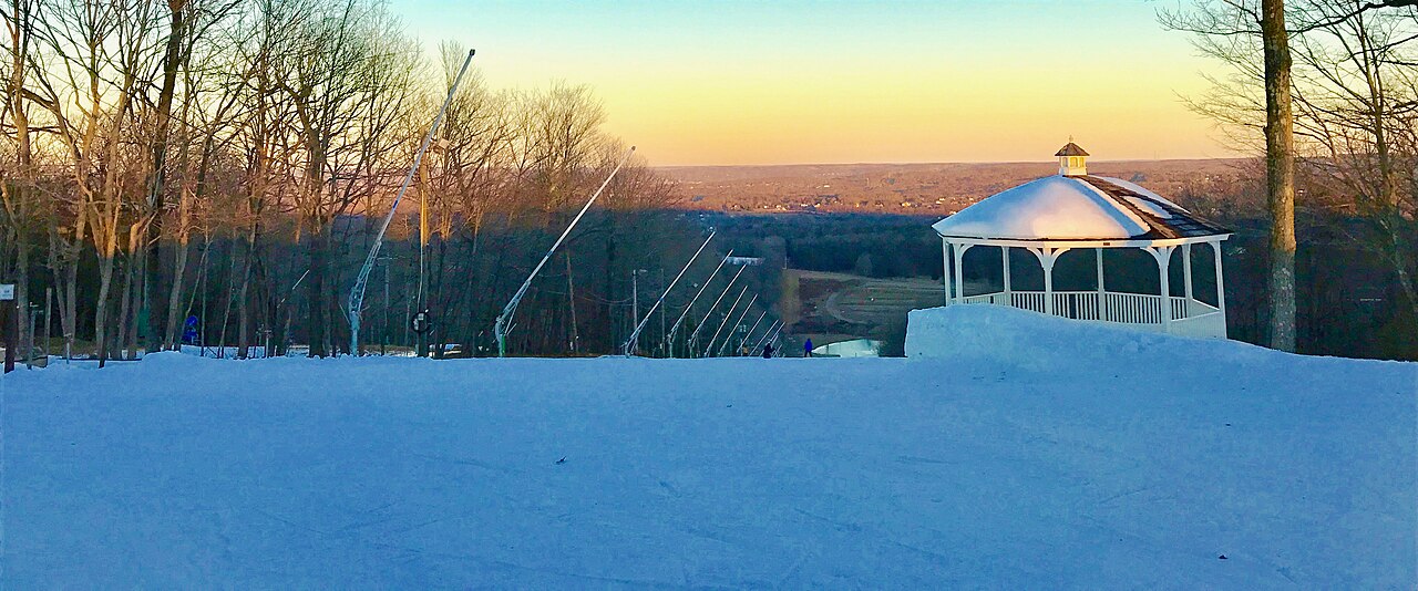 Powder Ridge Mountain Park & Resort — CT ski resort in winter